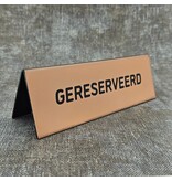 Gereserveerd bordje van acrylaat in koper met gravering 150x50mm  - per 1 stuk
