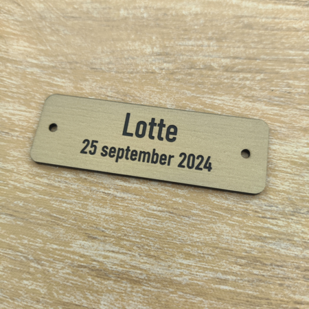 Graveerplaatje of naamplaatje - in een wensmaat tot max. 125 x 25mm voor bij de bel, deur of brievenbus