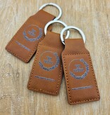 Leren sleutelhanger rechthoek met logo in bruin 33x70mm - per 1 stuk