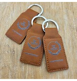 Leren sleutelhanger rechthoek met logo in bruin 33x70mm - per 1 stuk