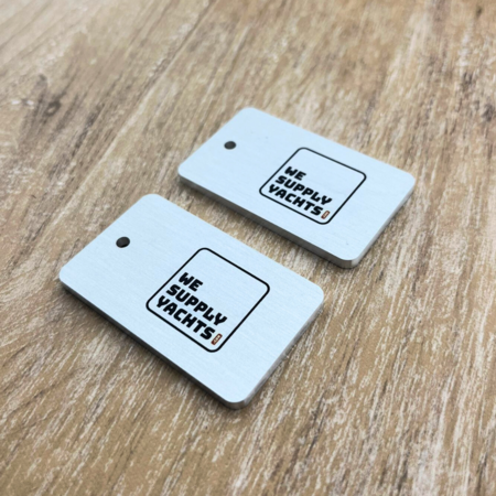 Tot 20cm² Aluminium Industrieplaatjes - Typeplaatjes - Weersbestendig in vele maten verkrijgbaar voorzien van tape of gaatjes
