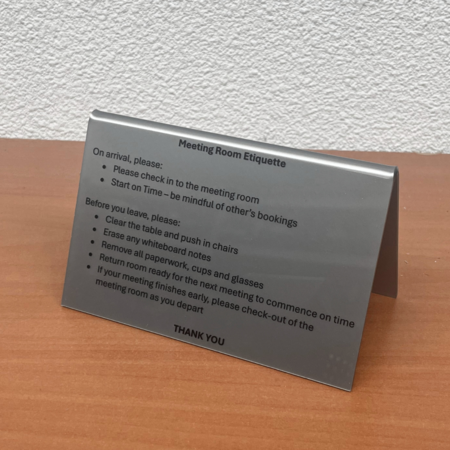 Tafelbordje van Plexiglas naar wens bedrukt, in verschillende afmetingen verkrijgbaar
