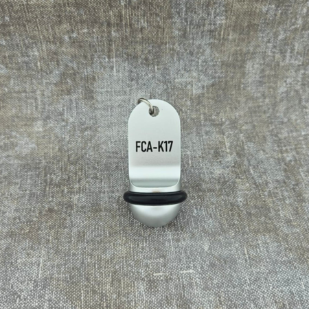 CombiCraft Mini Classic aluminium hotelsleutelhanger in zilver met zwarte gravering