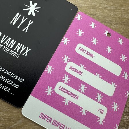 ID-kaarten, Event Badges - Accreditatie badges - Persbadges - Crew badges in een eigen ontwerp, met 1 gaatje en afgeronde hoeken.