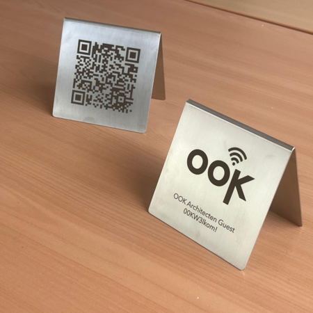 RVS tafelbordje van 70 x 70 mm met eigen ontwerp - per 1 stuk