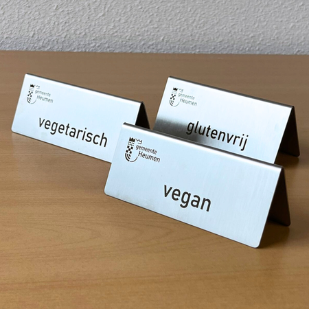 RVS tafelbordje van 120 x 50 mm met eigen ontwerp - per 1 stuk