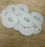 Aluminium logo plaatje Ø50mm met jouw logo op zilverkleurig of wit aluminium gedrukt  2 gaatjes