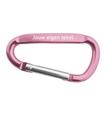 Karabijnhaak met tekst gravering 60x30mm lichtroze - per stuk