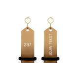 Midi Bumerang aluminium hotel sleutelhanger in brons met zilveren gravering 30x75 mm
