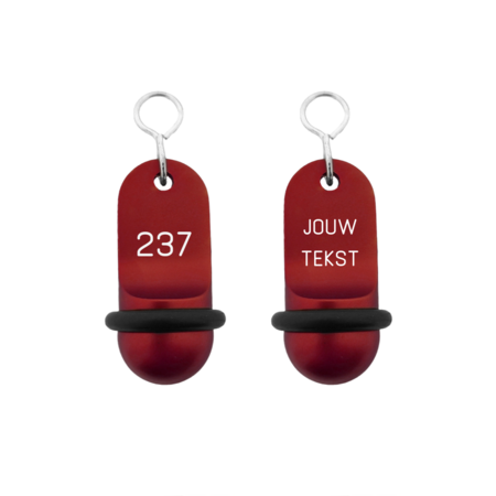 Mini Classic aluminium hotelsleutelhanger in rood met zilveren gravering