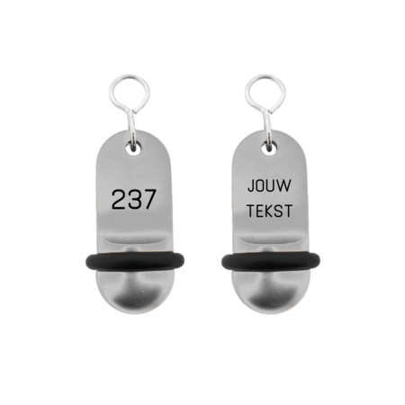 Mini Classic aluminium hotelsleutelhanger in zilver met zwarte gravering