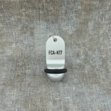 CombiCraft Mini Classic aluminium hotelsleutelhanger in zilver met zwarte gravering