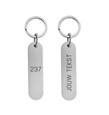 Victor Label aluminium hotel sleutelhanger zilver met zwarte gravering met afmetingen van 78 x 20 x 1,5 mm
