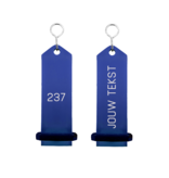 Bumerang aluminium hotel sleutelhanger in blauw met zilver gravering 30x100 mm