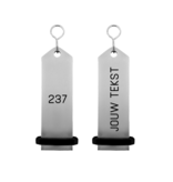 Bumerang aluminium hotel sleutelhanger in zilver met zwarte gravering 30x100 mm