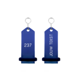 Midi Bumerang aluminium hotel sleutelhanger in blauw met zilveren gravering 30x75 mm