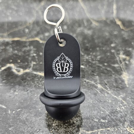 Mini Classic aluminium hotelsleutelhanger in zwart met zilveren gravering