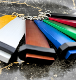 CombiCraft Bumerang aluminium hotel sleutelhanger in goud met zwarte gravering 30x100 mm