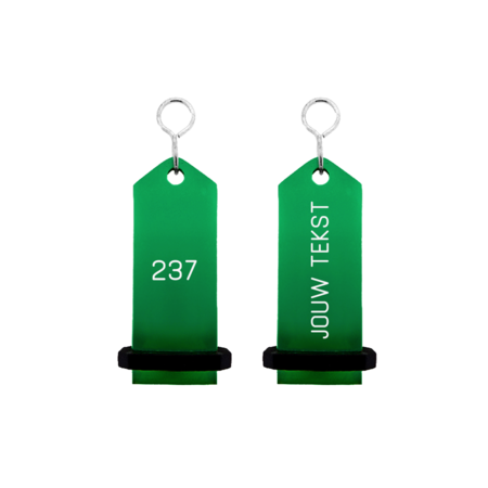 Midi Bumerang aluminium hotel sleutelhanger in groen met zilveren gravering 30x75 mm
