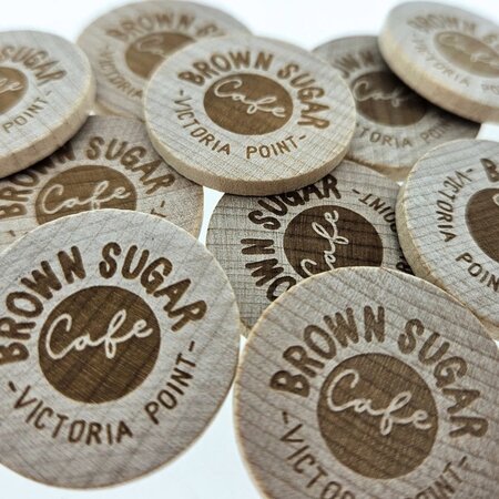 CombiCraft Houten munten met eigen gravering Ø29mm - per 100 stuks