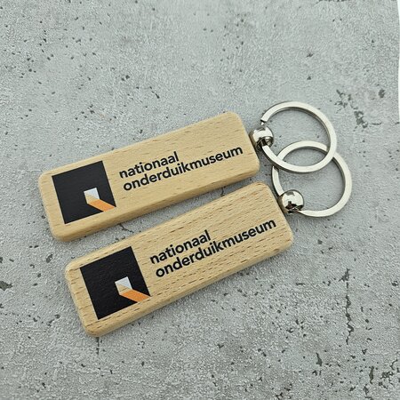 Houten sleutelhanger rechthoek met logo 27x80mm - per 1 stuk