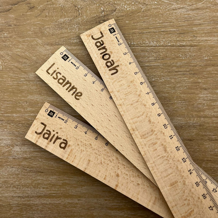 Houten liniaal 30cm gegraveerd met naam - per stuk
