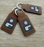 Leren sleutelhanger rechthoek met logo in bruin 33x70mm - per 1 stuk