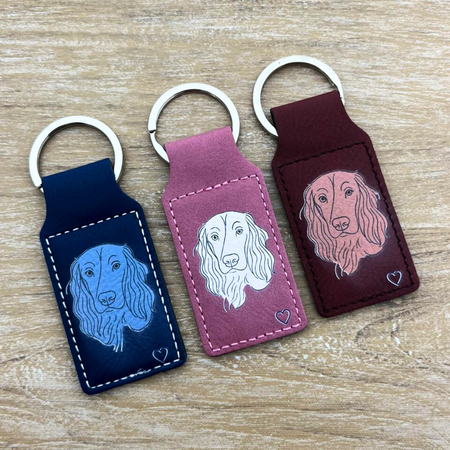 Leren sleutelhanger rechthoek met logo in donkerblauw 33x70mm - per 1 stuk