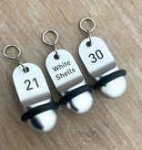 Mini Classic aluminium hotelsleutelhanger in zilver met zwarte gravering