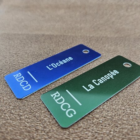 Aluminium sleutellabel 70x25mm met tekst en nummer - per stuk