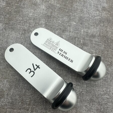 Big Classic aluminium hotel sleutelhanger zilver 105x30mm met gravering