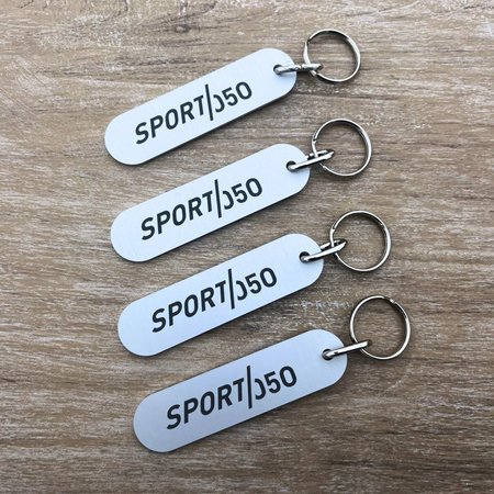 Aluminium hotel sleutelhanger Victor 20x78mm met gravering - per stuk