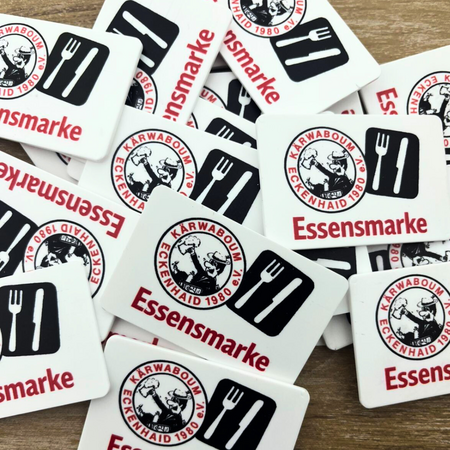 Witte plastic rechthoek munten 54 x 39 mm met jouw eigen ontwerp - per 100 stuks