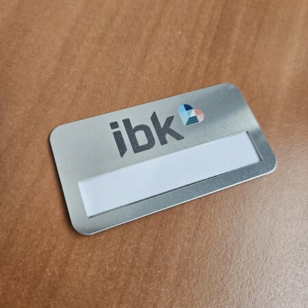 Aluminium naambadge Business 72x38mm met eigen ontwerp - per stuk