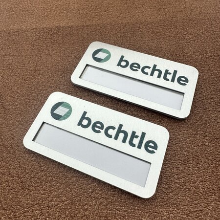 Aluminium naambadge Business 72x38mm met eigen ontwerp - per stuk