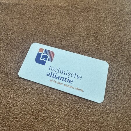 Aluminium naambadge Symphony 70x35mm met eigen ontwerp zilver - per stuk