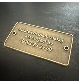 Gegoten logo plaatje 70x35mm met gaten vanaf 100 stuks