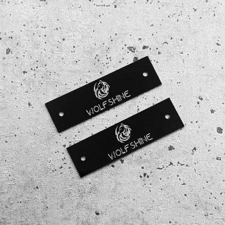 Logoplaatjes Gekleurd Aluminium 70x20mm met 2 gaatjes en gravering