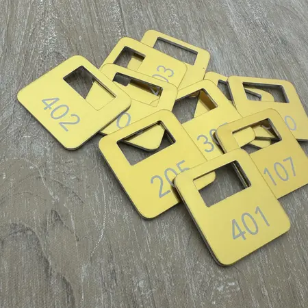 Garderobemunten Brittany aluminium 35x35mm eigen nummering - per stuk