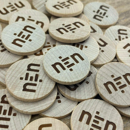 Houten munten met eigen gravering Ø29mm - per 100 stuks
