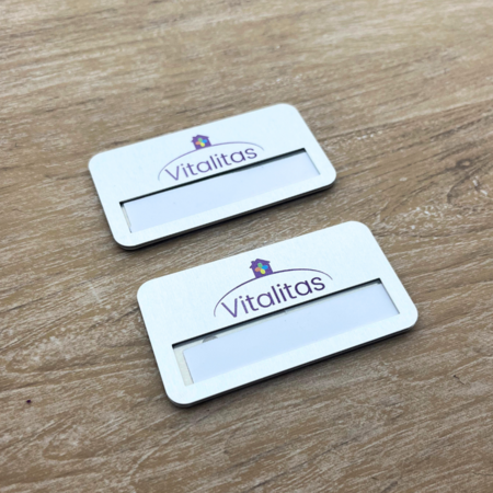 Aluminium naambadge Badgemaster 72x38mm eigen ontwerp - per stuk