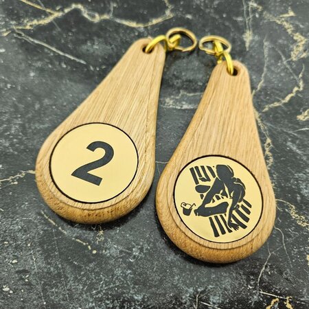Houten hotel sleutelhanger Oaky Drop lichtbruin blanco of met gravering - per 1 stuk