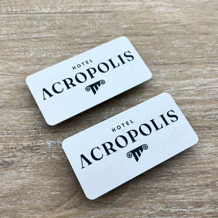 Aluminium naambadge 60x30mm met eigen ontwerp in onderdruk - per stuk