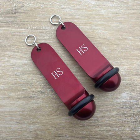 Big Classic aluminium hotel sleutelhanger bordeaux rood met gravering