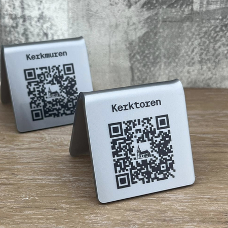 QR-code bordje van plexiglas in zilverkleurig - per 1 stuk