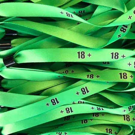18+ textiel polsbandjes met cap-lock sluiting - 100 stuks