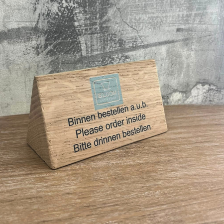 Tafelbordje van eikenhout 110x57mm met eigen ontwerp - per 1 stuk