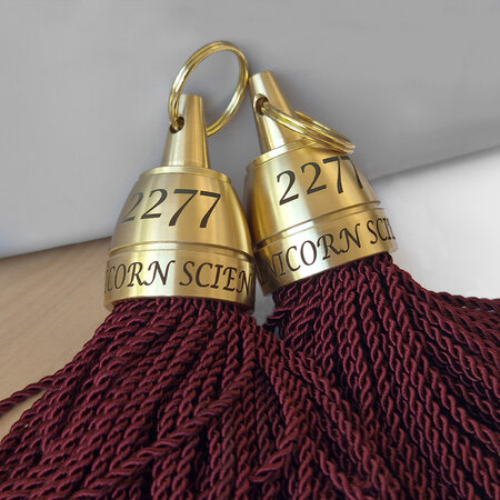 CombiCraft Philadelphia messing hotel sleutelhanger bordeauxrood met gravering - per stuk