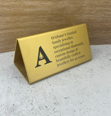 Tafelbordje Cody van goudkleurig aluminium met eigen ontwerp 100x55mm - per 1 stuk