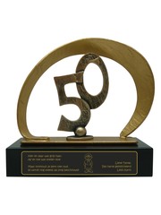  Gegoten metalen bokaal met gravure en 50; 210x80x205mm